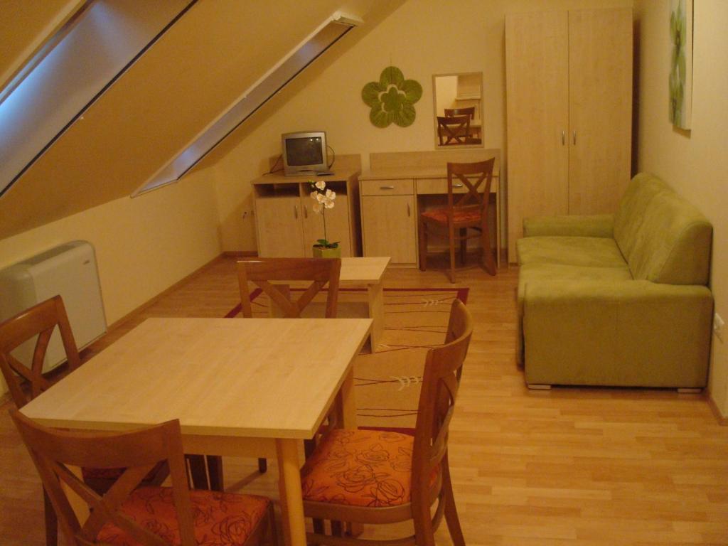 Carpe Diem Apartment Hajduszoboszlo Room photo